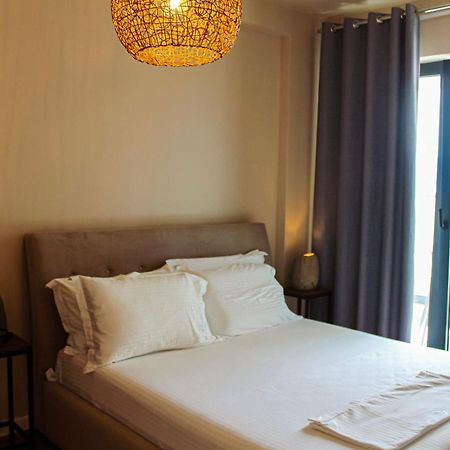 Azar Luxury Suites Vlore Ngoại thất bức ảnh