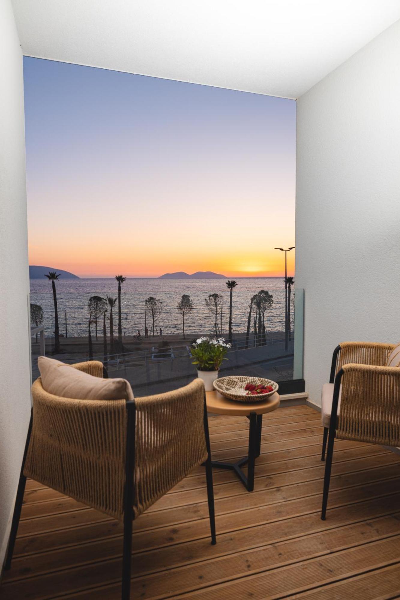 Azar Luxury Suites Vlore Ngoại thất bức ảnh
