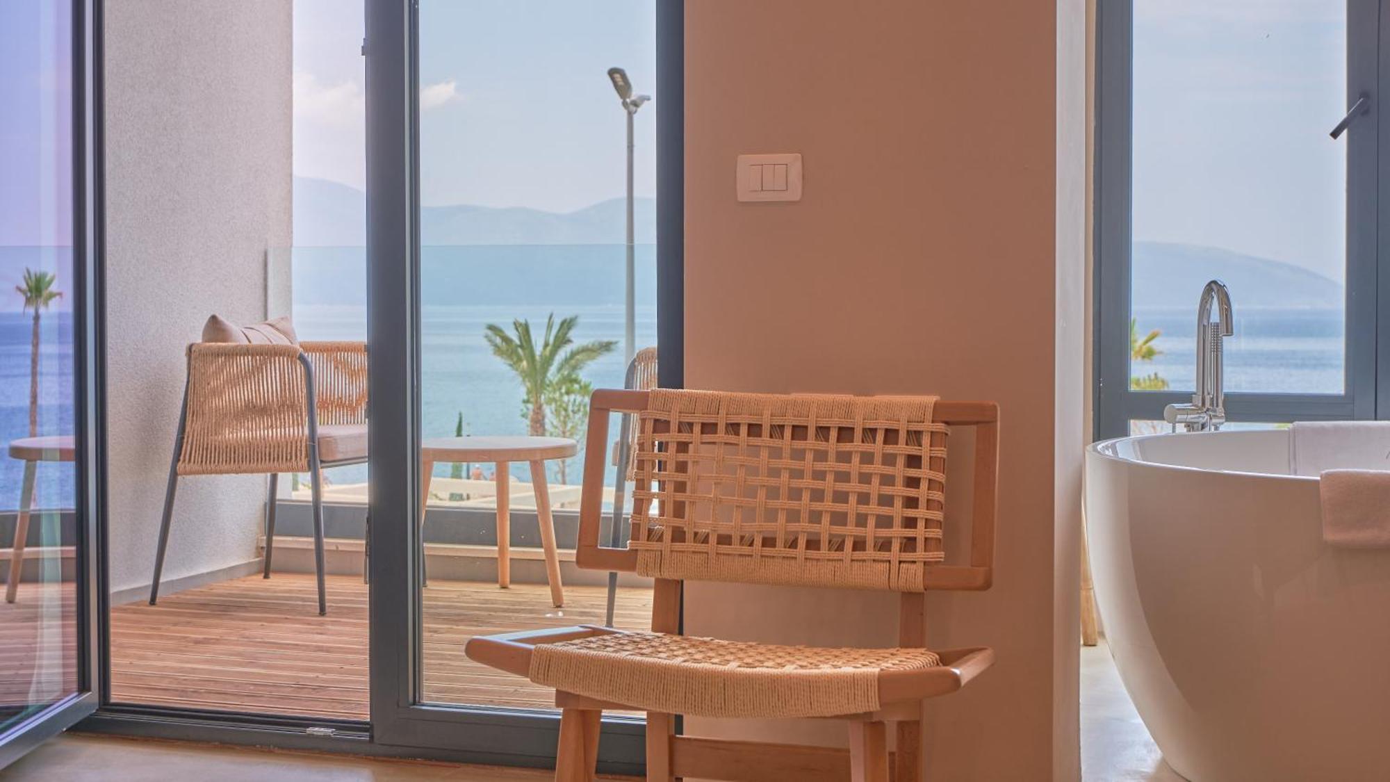 Azar Luxury Suites Vlore Ngoại thất bức ảnh