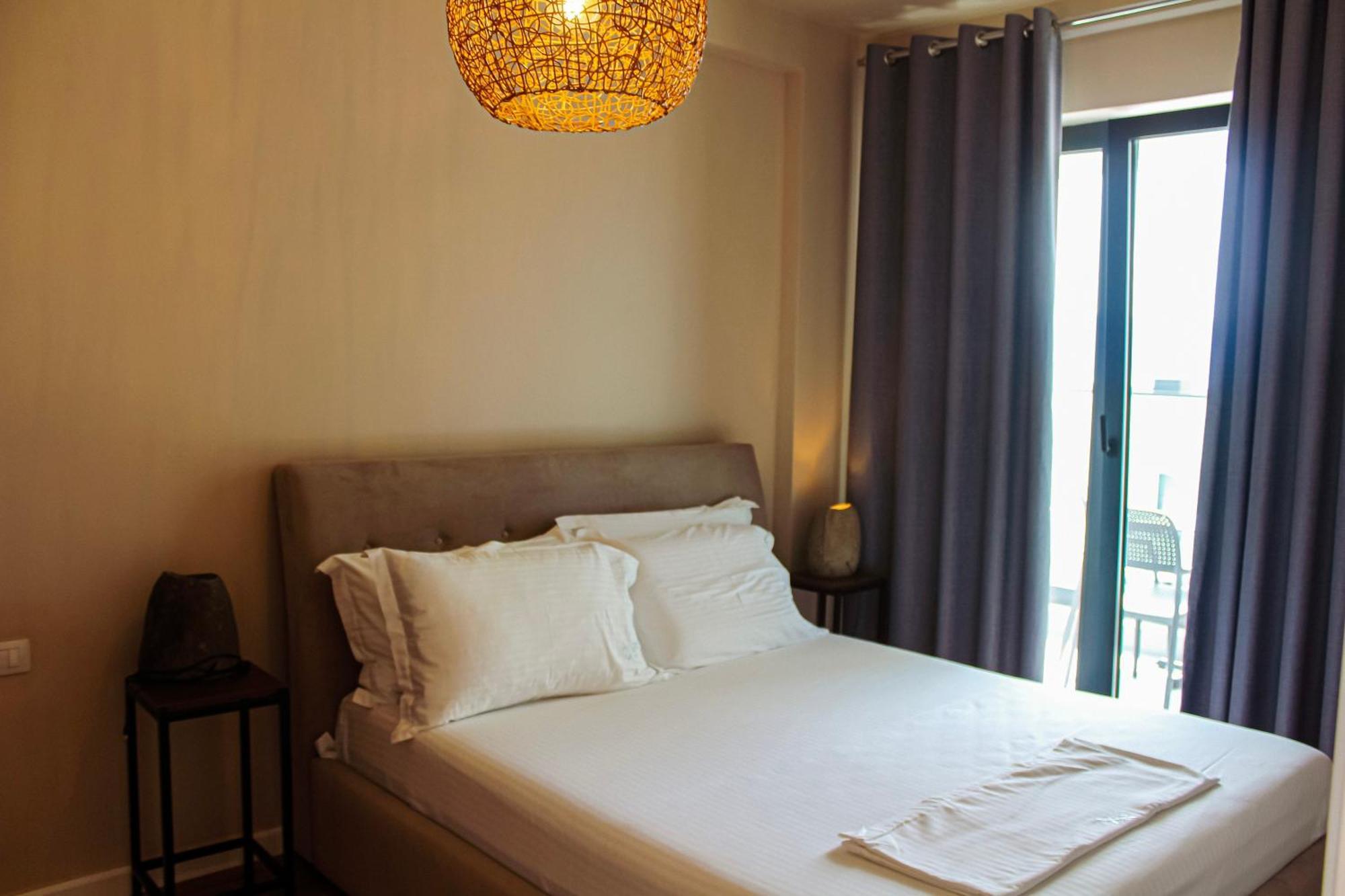 Azar Luxury Suites Vlore Ngoại thất bức ảnh