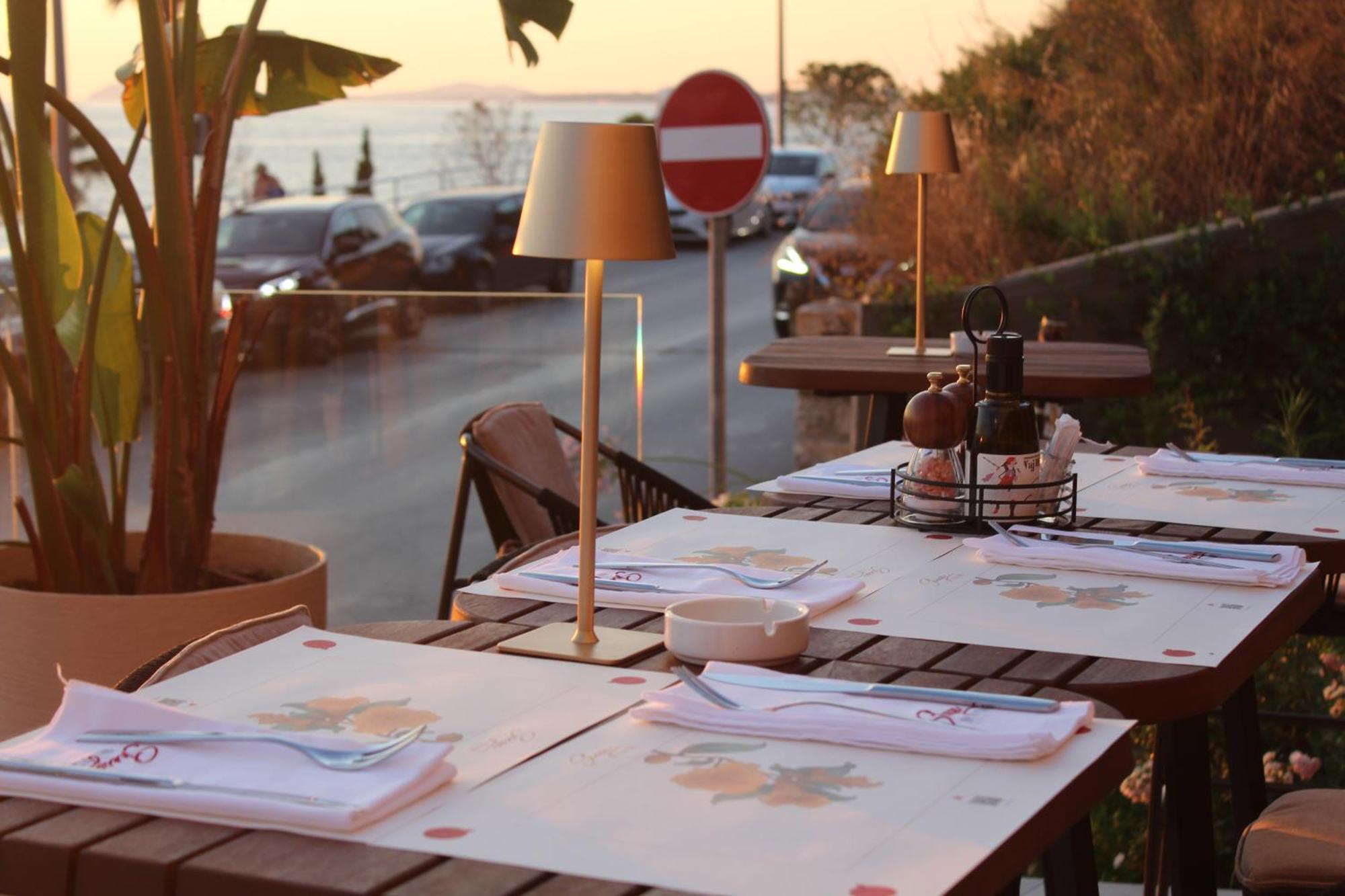 Azar Luxury Suites Vlore Ngoại thất bức ảnh